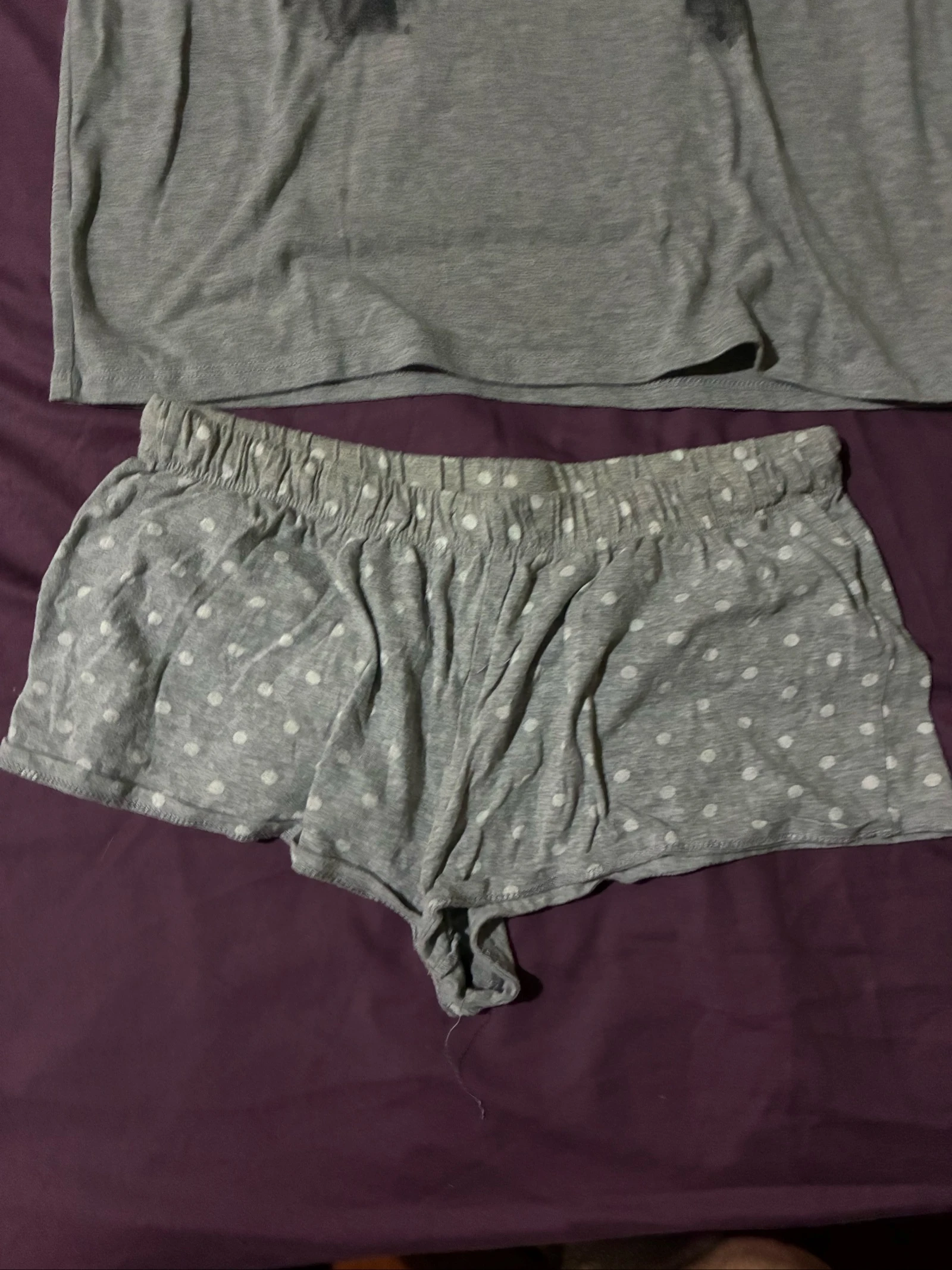 Grijze Minnie Disney pyjama met witte stippen, korte broek, maat T38/40, comfortabel – photo 3
